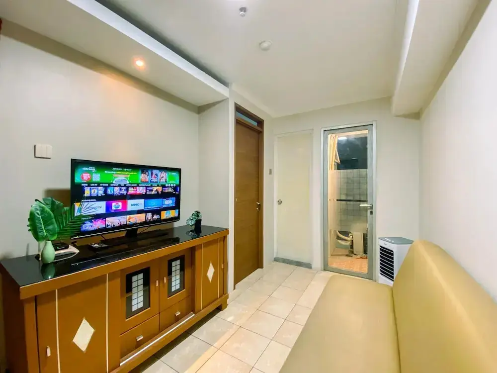 Джакарта: Warm And Comfort Stay 2Br At Green Park View Apartment