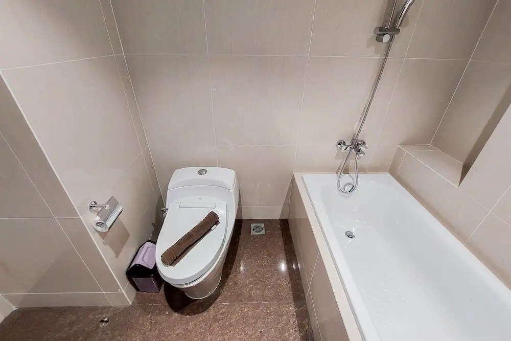 Legok: Nice And Spacious 2Br With Extra Room At Branz Bsd City Apartment