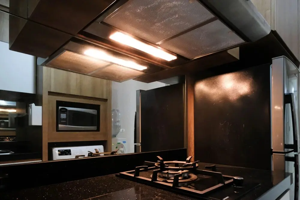 Сурабая: Spacious 2Br Apartment With Access Mall At Tanglin Supermall Mansion