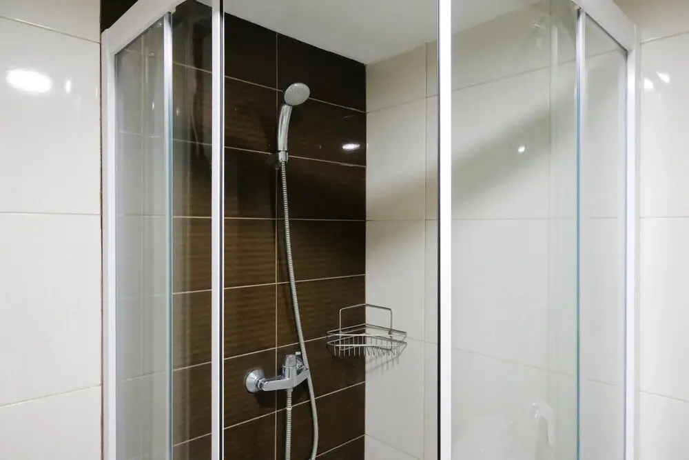 Сурабая: Spacious 2Br Apartment With Access Mall At Tanglin Supermall Mansion