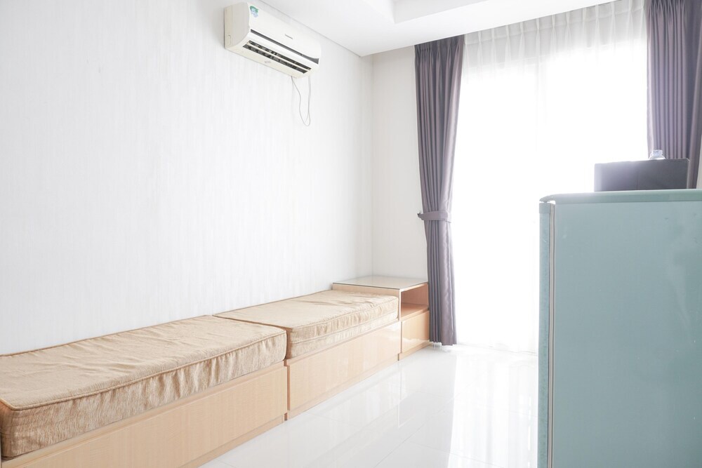 Джакарта: Homey 1Br At Sky Terrace Apartment
