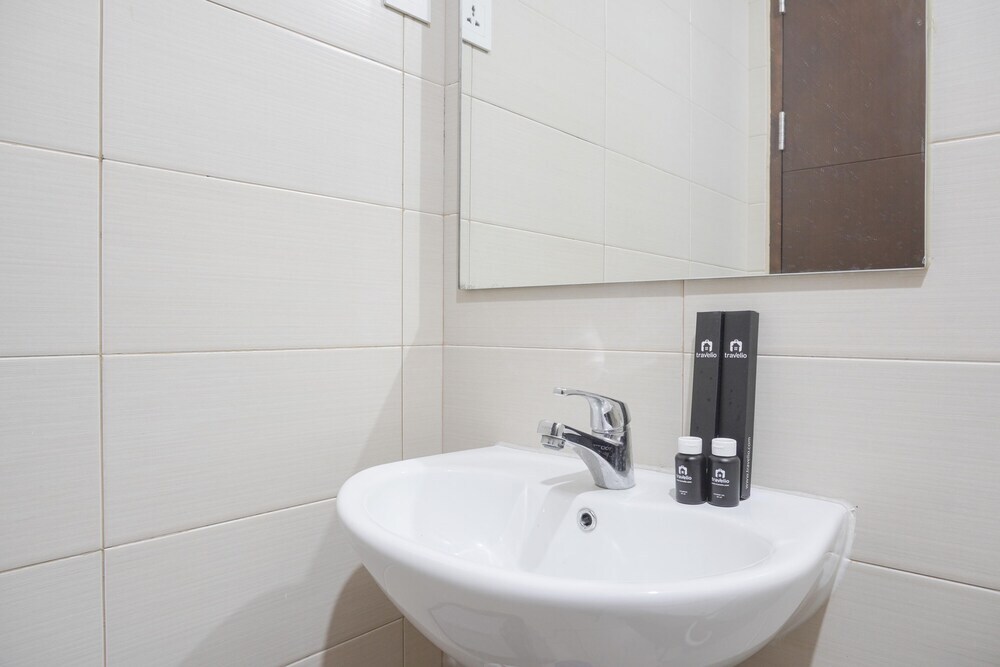 Джакарта: Homey 1Br At Sky Terrace Apartment