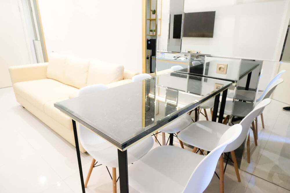 Сурабая: Exclusive And Spacious 2Br Apartment At Supermall Mansion Surabaya