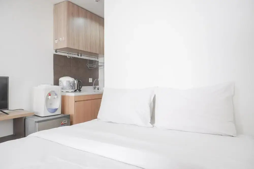 Minimalist And Comfort Studio At Belmont Residence Puri Apartment — фото 1