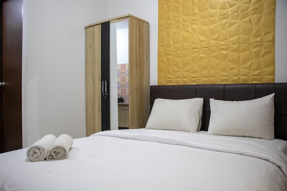 Депок: Fancy And Nice Studio Room At Transpark Cibubur Apartment
