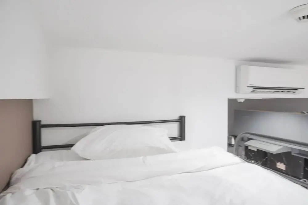 Джакарта: Comfort And Warm Studio Room At West Vista Apartment