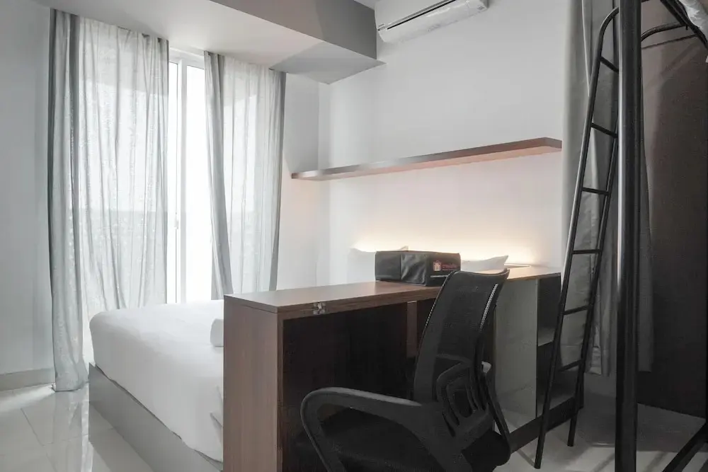 Джакарта: Comfort And Warm Studio Room At West Vista Apartment
