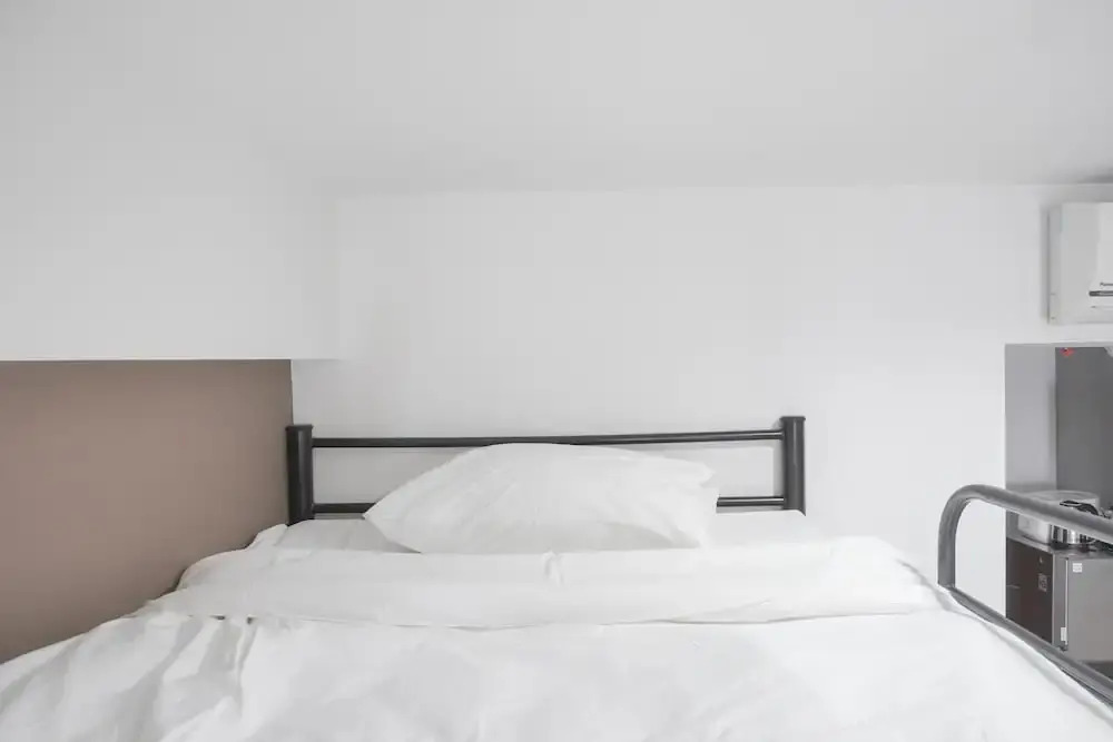 Джакарта: Comfort And Warm Studio Room At West Vista Apartment