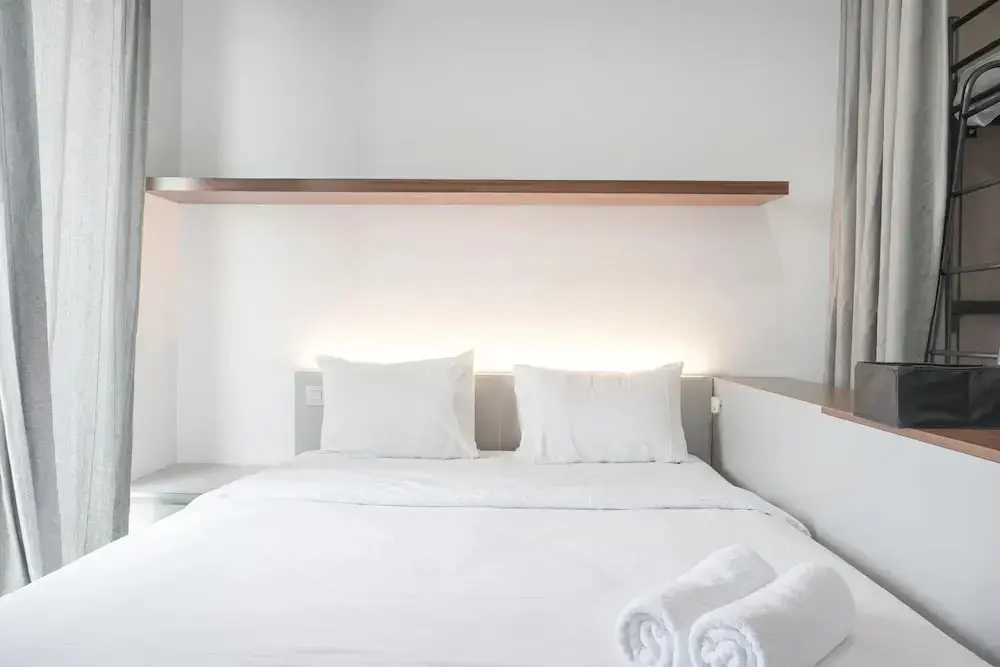 Джакарта: Comfort And Warm Studio Room At West Vista Apartment