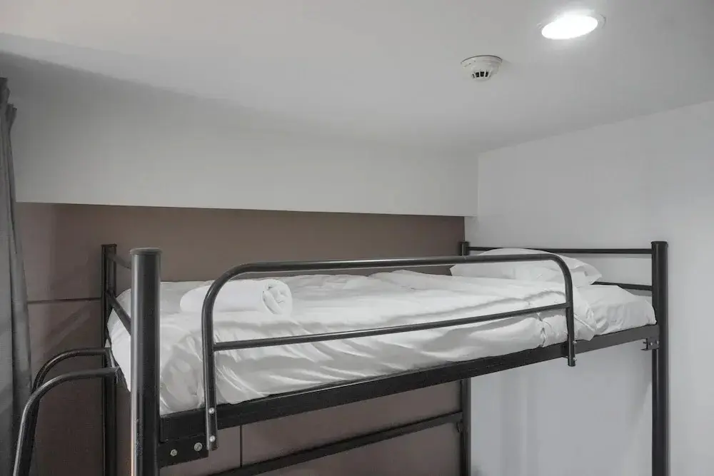 Джакарта: Comfort And Warm Studio Room At West Vista Apartment