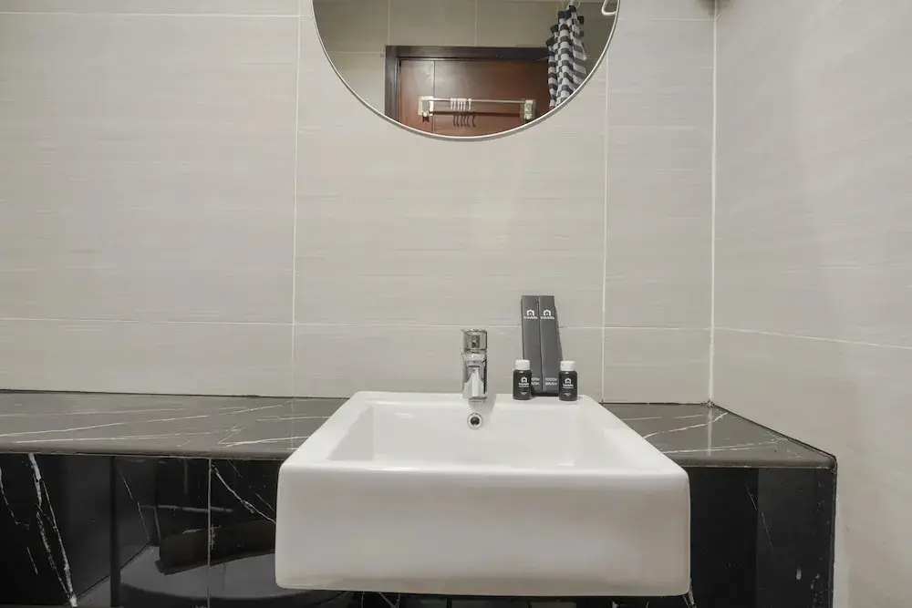 Джакарта: Comfort And Warm Studio Room At West Vista Apartment