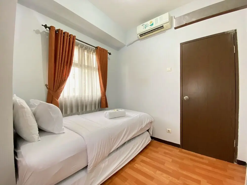 Бандунг: Comfy 2Br Apartment At Suites @Metro