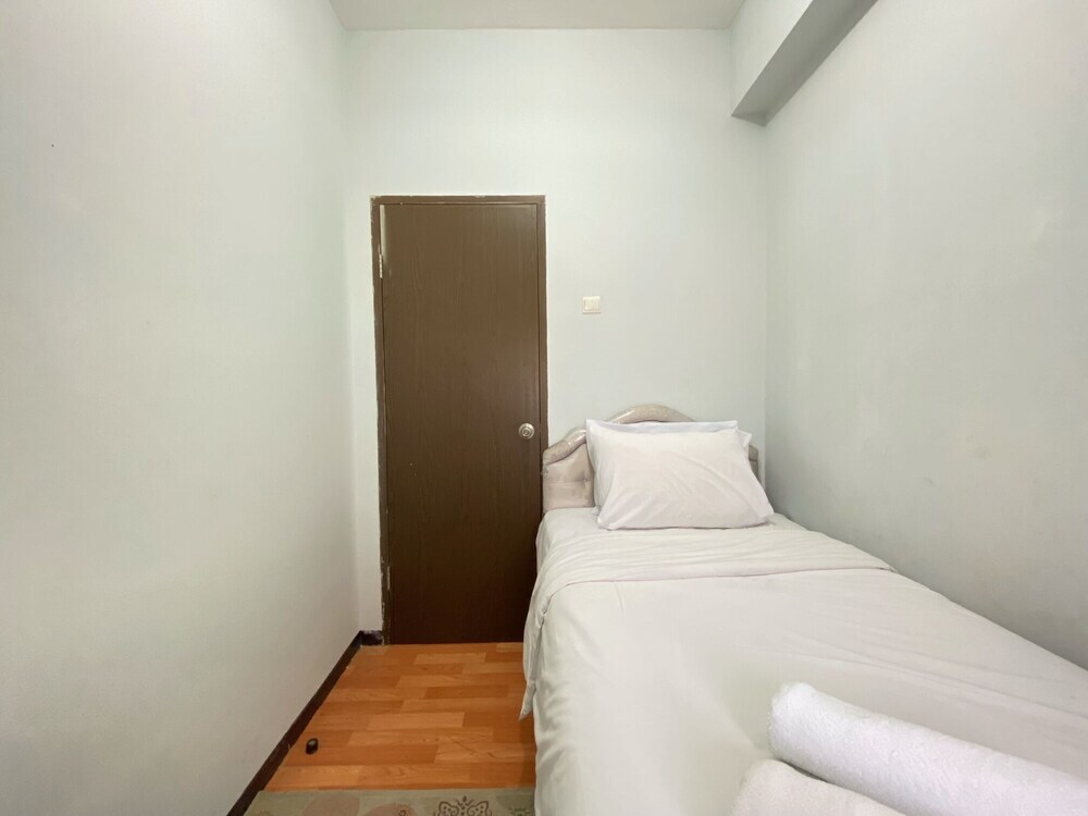 Бандунг: Comfy 2Br Apartment At Suites @Metro