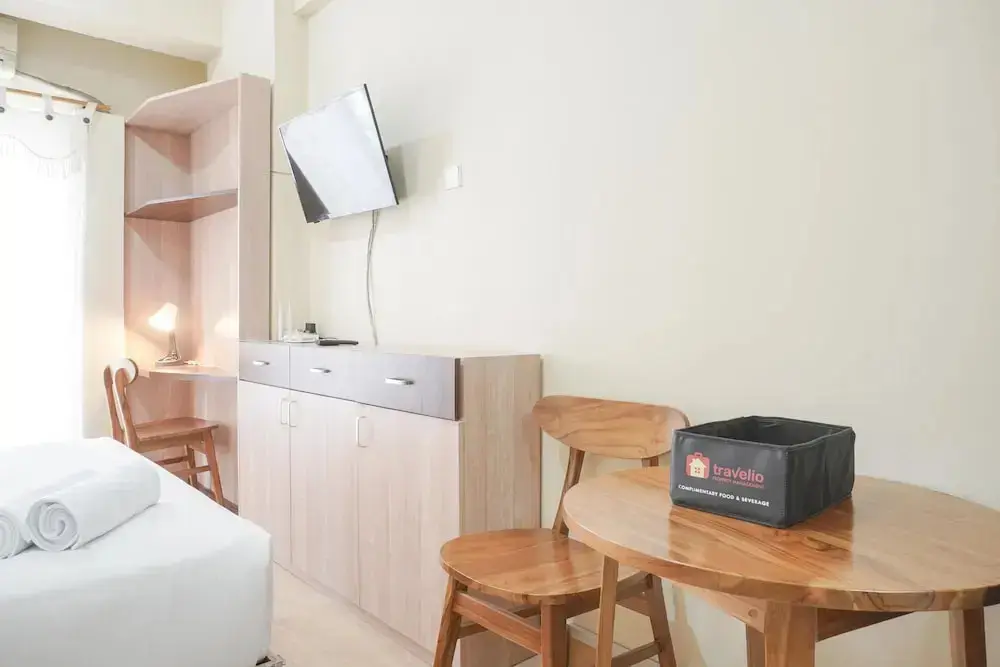 Джакарта: Nice And Elegant Studio At Sunter Park View Apartment