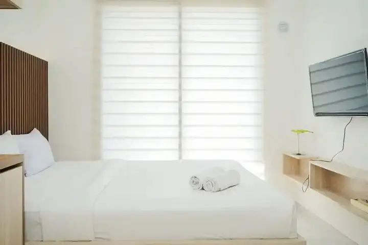 Legok: Comfy And Minimalist Studio At Sky House Bsd Apartment