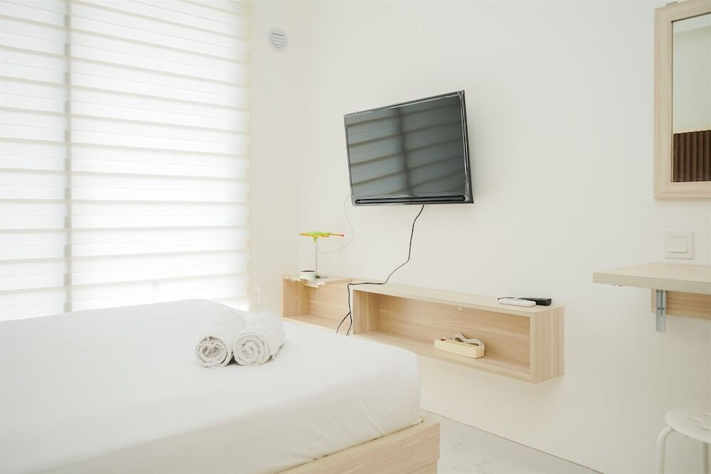 Legok: Comfy And Minimalist Studio At Sky House Bsd Apartment