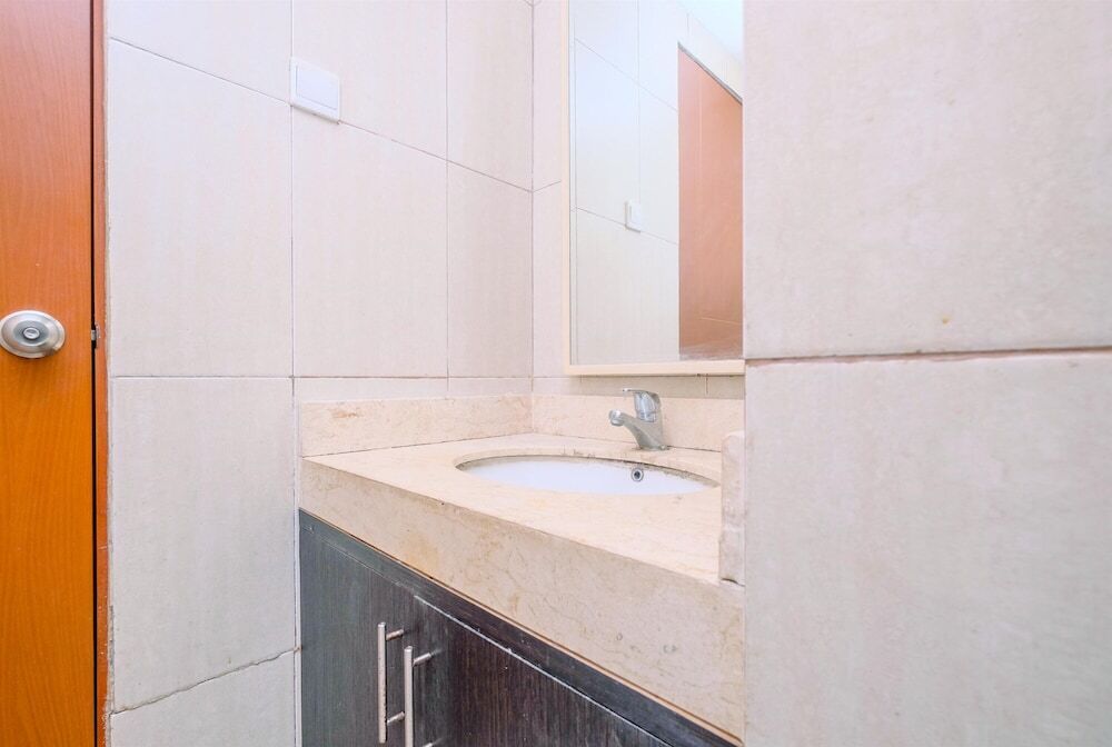 Джакарта: Simple And Comfort 2Br With Extra Room At Mt Haryono Square Apartment