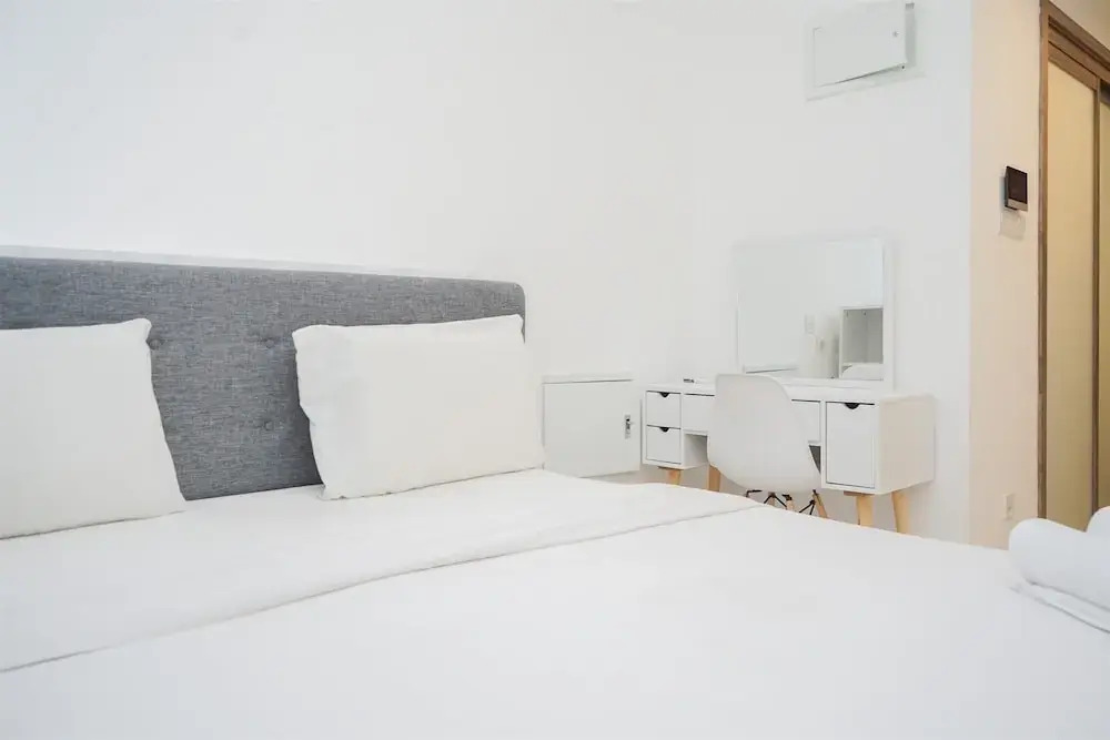 Legok: Comfy And Cozy Stay Studio Room At Sky House Bsd Apartment