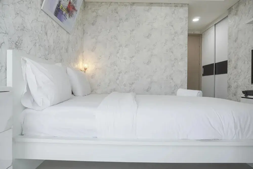 Джакарта: Warm And Elegant 1Br At Gold Coast Apartment