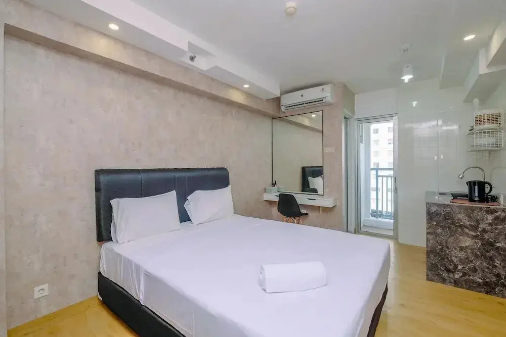 Джакарта: Nice And Strategic Studio At Bassura City Apartment