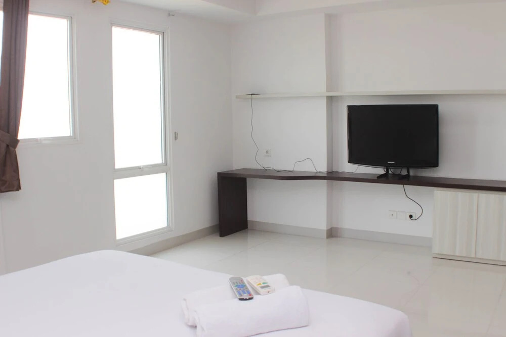 Чикаранг: Spacious And Elegant Studio Azalea Suites Apartment