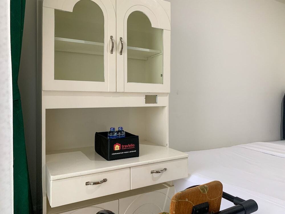 Джакарта: Minimalist And High Floor Studio Room At Gold Coast Apartment