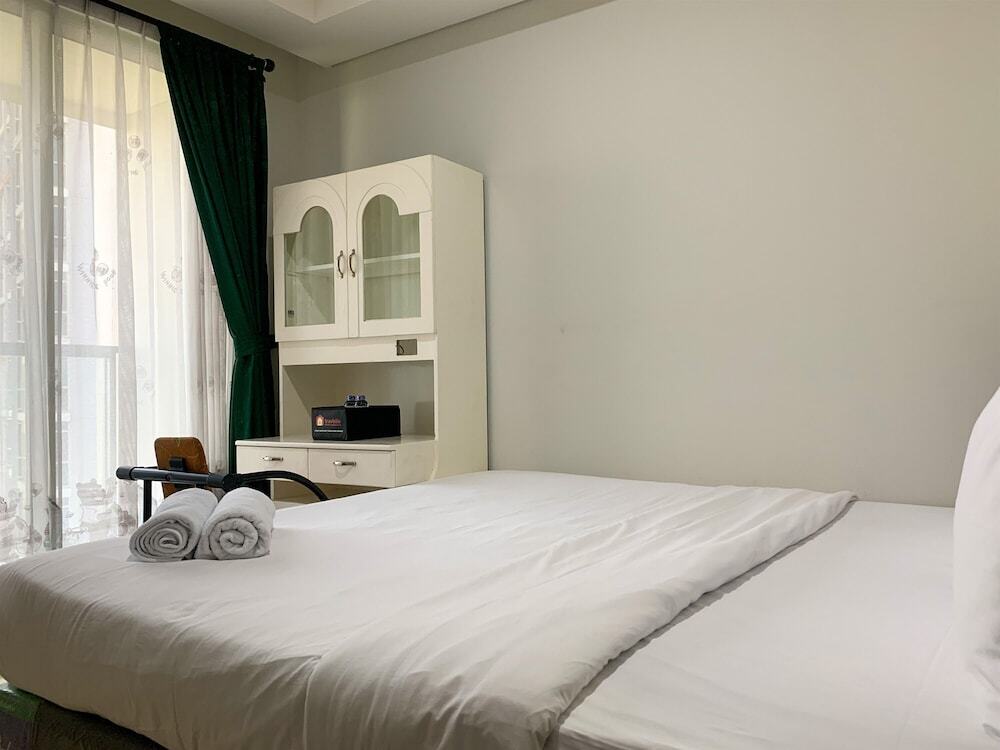 Джакарта: Minimalist And High Floor Studio Room At Gold Coast Apartment