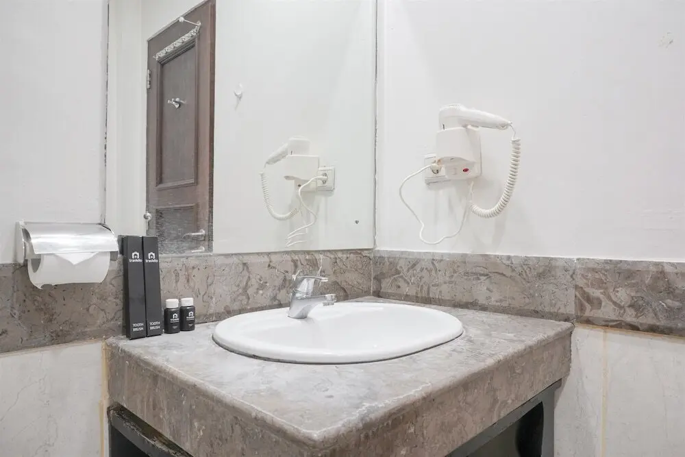 Джакарта: Cozy Stay And Tidy 1Br At The Bellezza Apartment