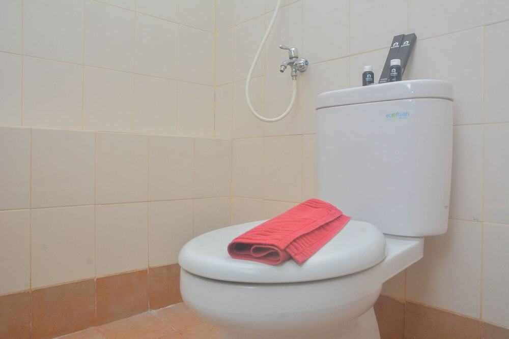 Джакарта: Strategic And Minimalist 2Br At Bassura City Apartment