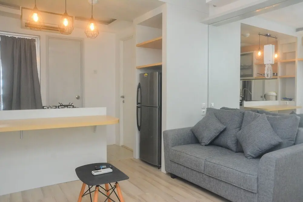 Джакарта: Strategic And Minimalist 2Br At Bassura City Apartment