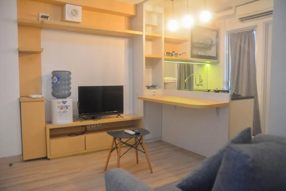 Джакарта: Strategic And Minimalist 2Br At Bassura City Apartment