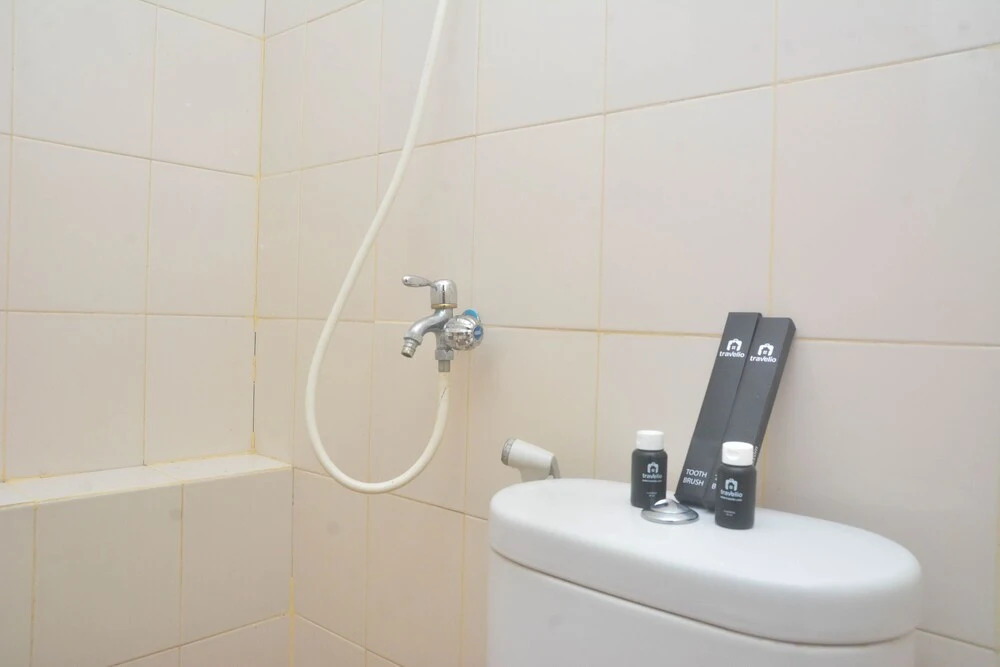 Джакарта: Strategic And Minimalist 2Br At Bassura City Apartment