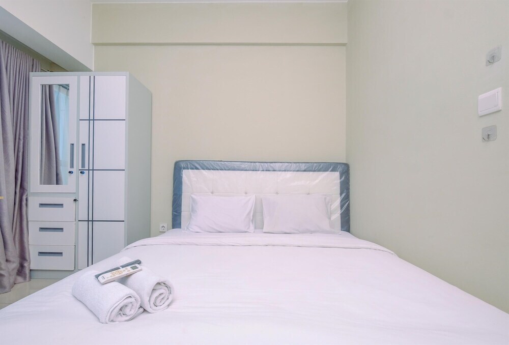 Бекаси: Comfy And Minimalist Studio At Springlake Summarecon Bekasi Apartment