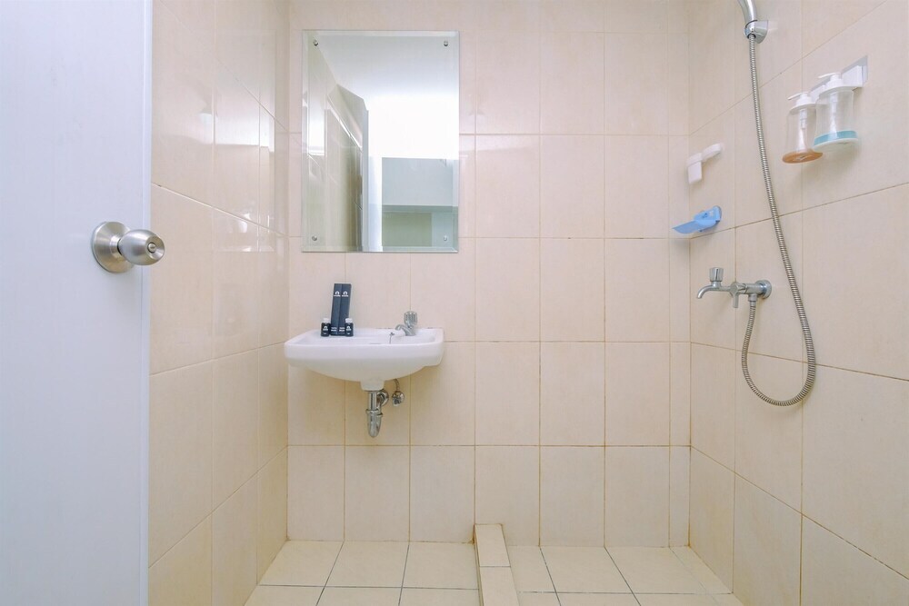 Бекаси: Comfy And Minimalist Studio At Springlake Summarecon Bekasi Apartment