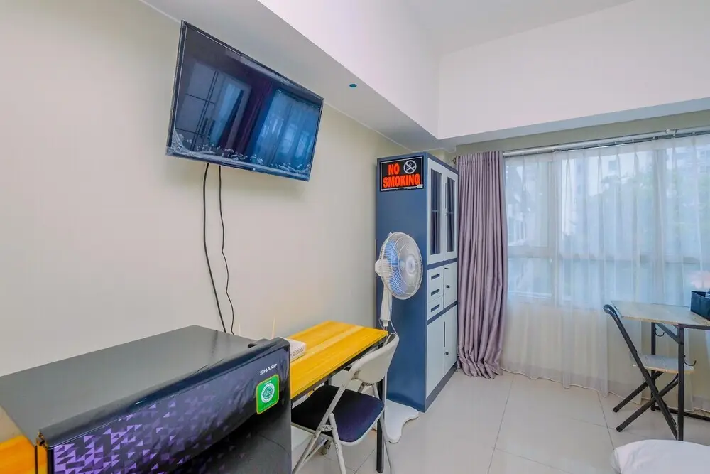 Бекаси: Comfy And Minimalist Studio At Springlake Summarecon Bekasi Apartment