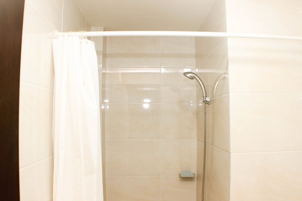 Чикаранг: Nice And Comfort 2Br Apartment At Mustika Golf Residence