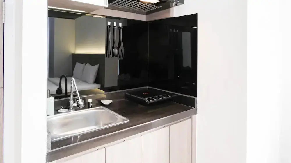 Сурабая: Cozy Living Studio At Taman Melati Surabaya Apartment