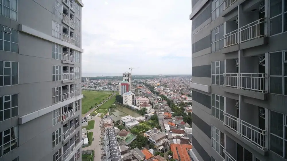 Сурабая: Cozy Living Studio At Taman Melati Surabaya Apartment