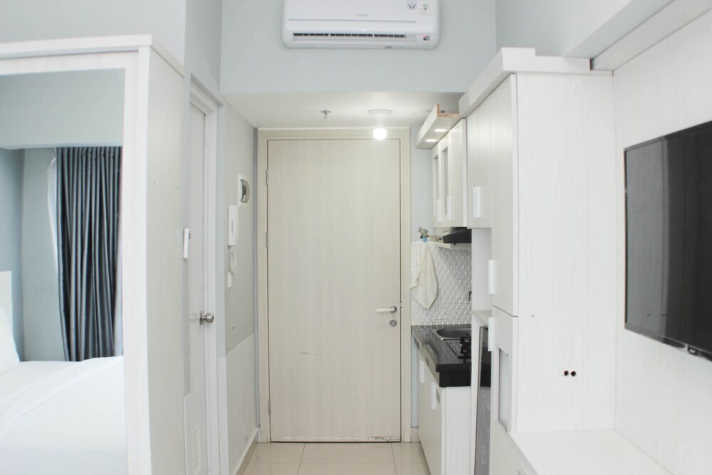 Бекаси: Modern Look And Comfy Studio Apartment At Springlake Summarecon