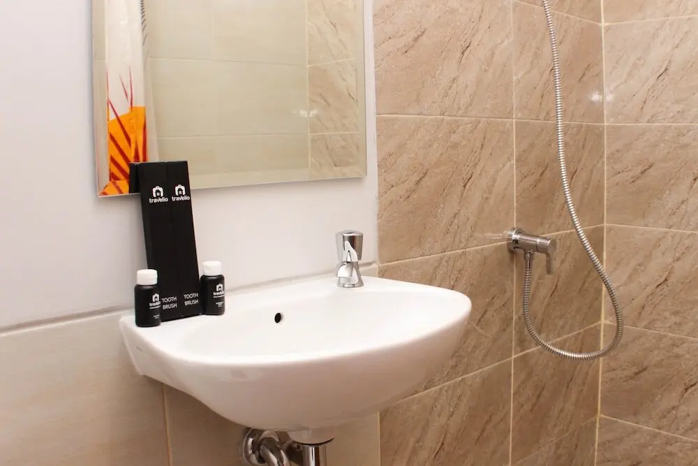 Бекаси: Simply Look Studio Room At Transpark Juanda Bekasi Timur Apartment