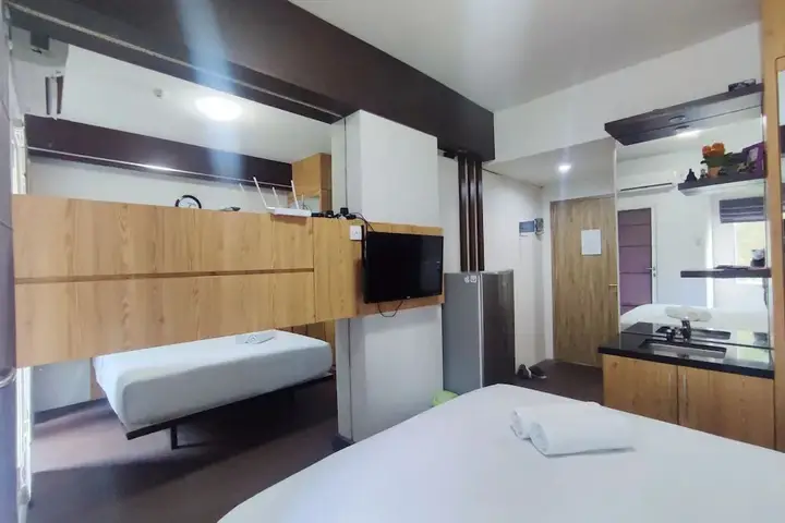 Семаранг: Cozy Studio (No Kitchen) At Candiland Apartment