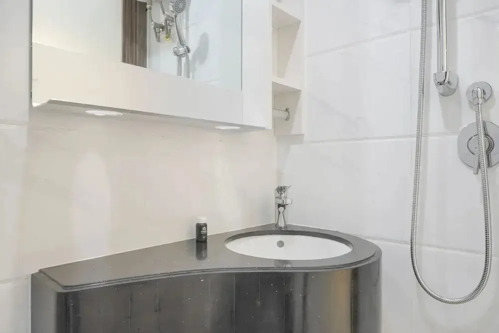 Legok: Comfy And Warm Studio Room At Sky House Bsd Apartment