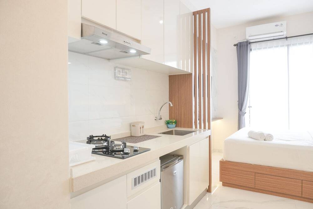 Legok: Comfy And Warm Studio Room At Sky House Bsd Apartment