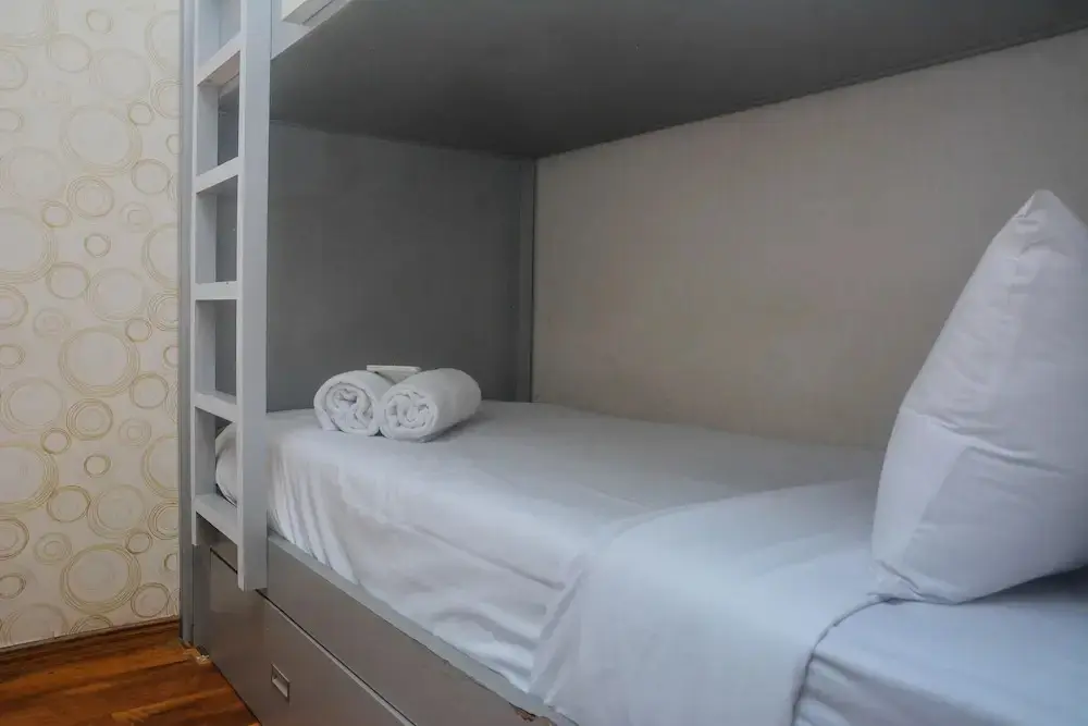 Джакарта: Minimalist And Warm 2Br At Bassura City Apartment