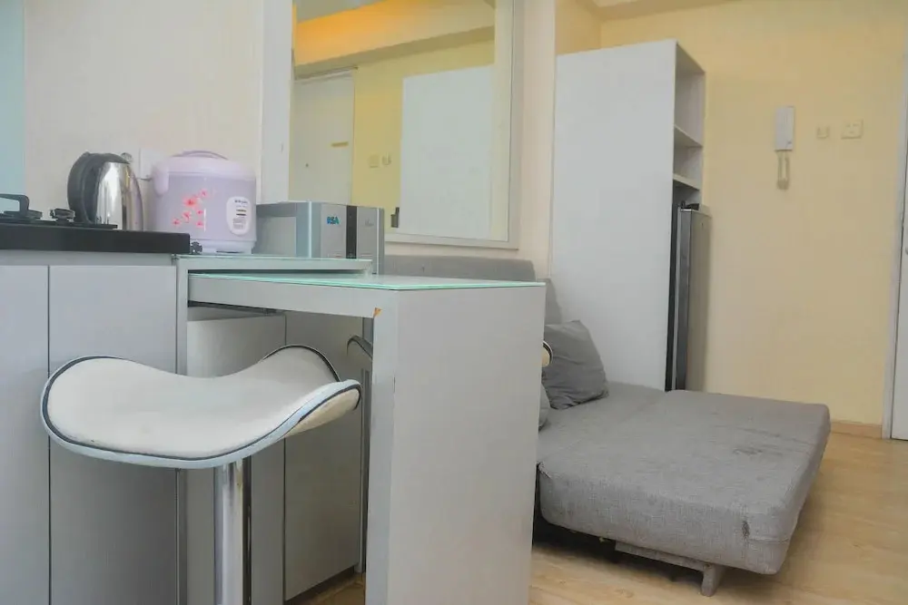 Джакарта: Minimalist And Warm 2Br At Bassura City Apartment