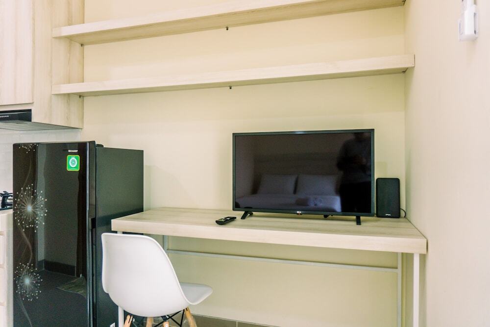 Legok: Strategic Studio Apartment At B Residence Near Campus