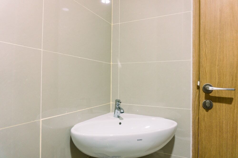 Legok: Strategic Studio Apartment At B Residence Near Campus