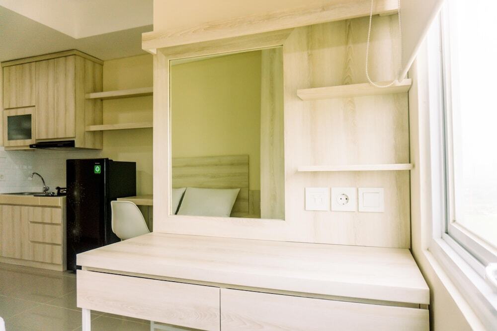 Legok: Strategic Studio Apartment At B Residence Near Campus