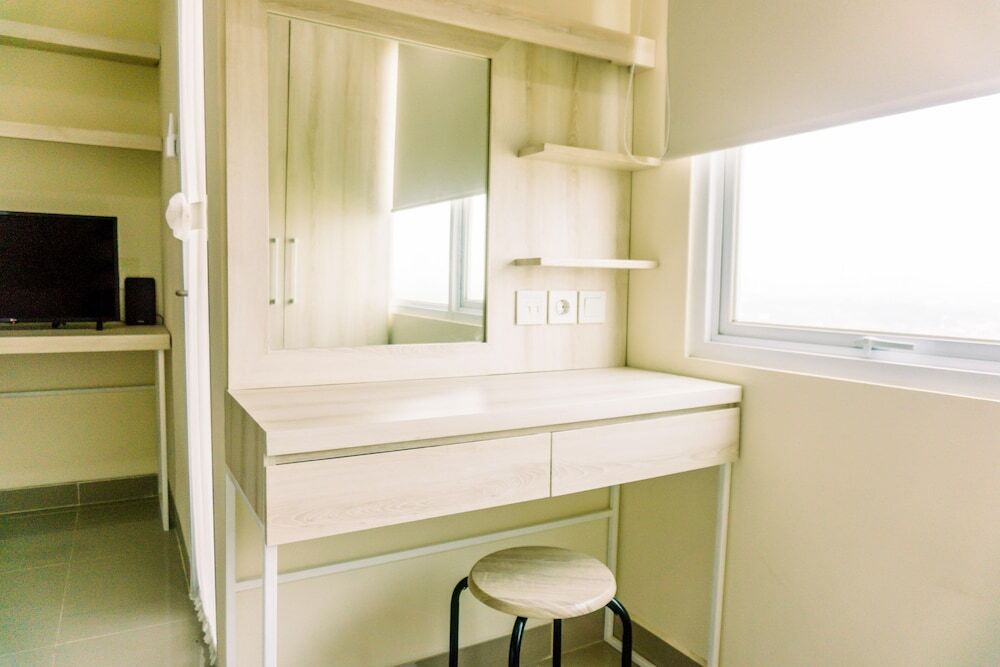Legok: Strategic Studio Apartment At B Residence Near Campus