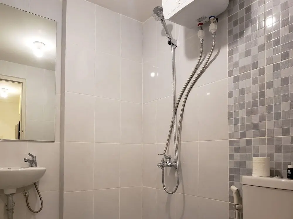 Южный Тангеранг: Minimalist And Tidy 2Br Apartment At Tokyo Riverside Pik 2